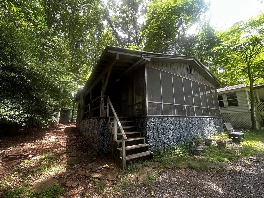 2 bedroom, 2 bathroom, 1,376 sq ft single family residence for sale at 670 Ruby Lake Drive, Hiawassee, GA 30546 — photo 5