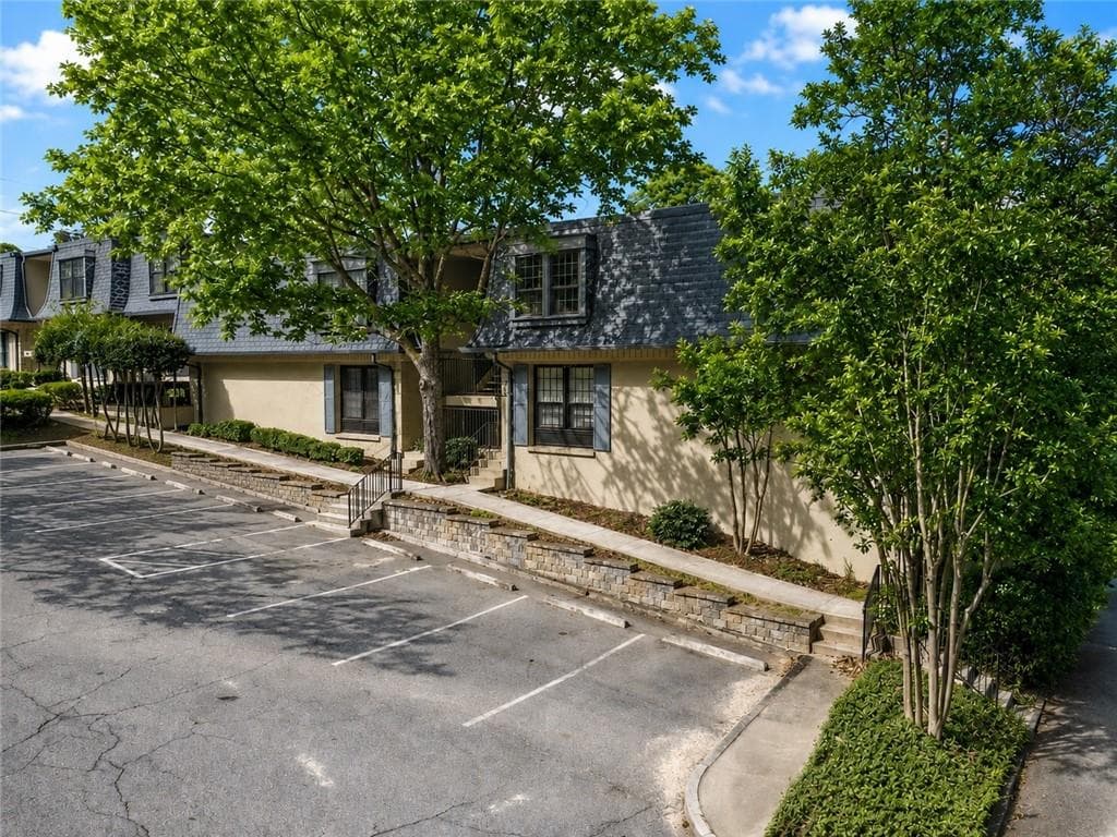 2 bedroom, 2 bathroom, 1,100 sq ft condominium for sale at 53 La Rue Place, Atlanta, GA 30327