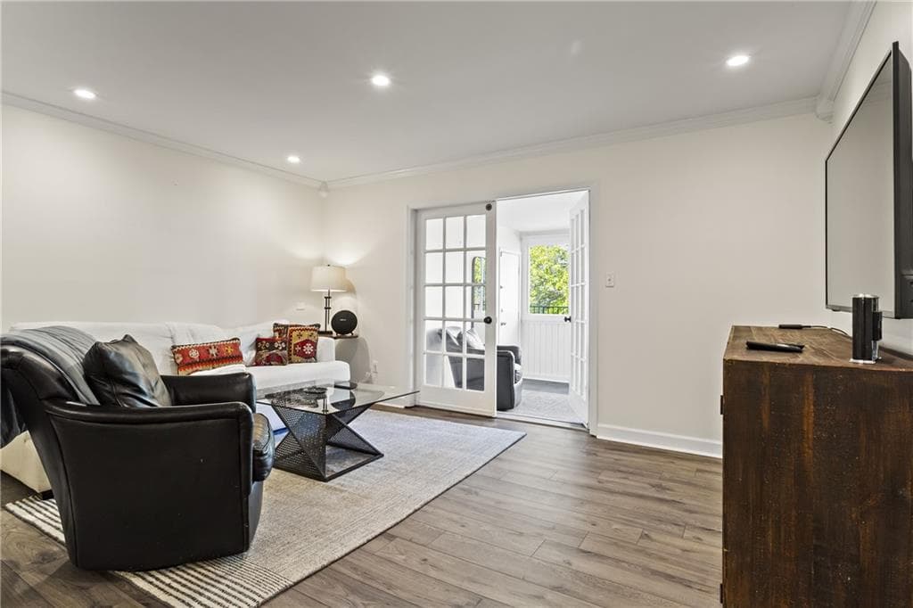 2 bedroom, 2 bathroom, 1,100 sq ft condominium for sale at 53 La Rue Place, Atlanta, GA 30327 — photo 3