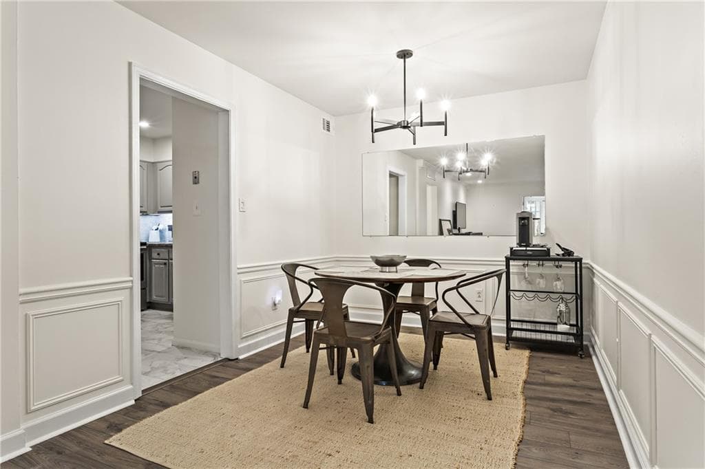 2 bedroom, 2 bathroom, 1,100 sq ft condominium for sale at 53 La Rue Place, Atlanta, GA 30327 — photo 6
