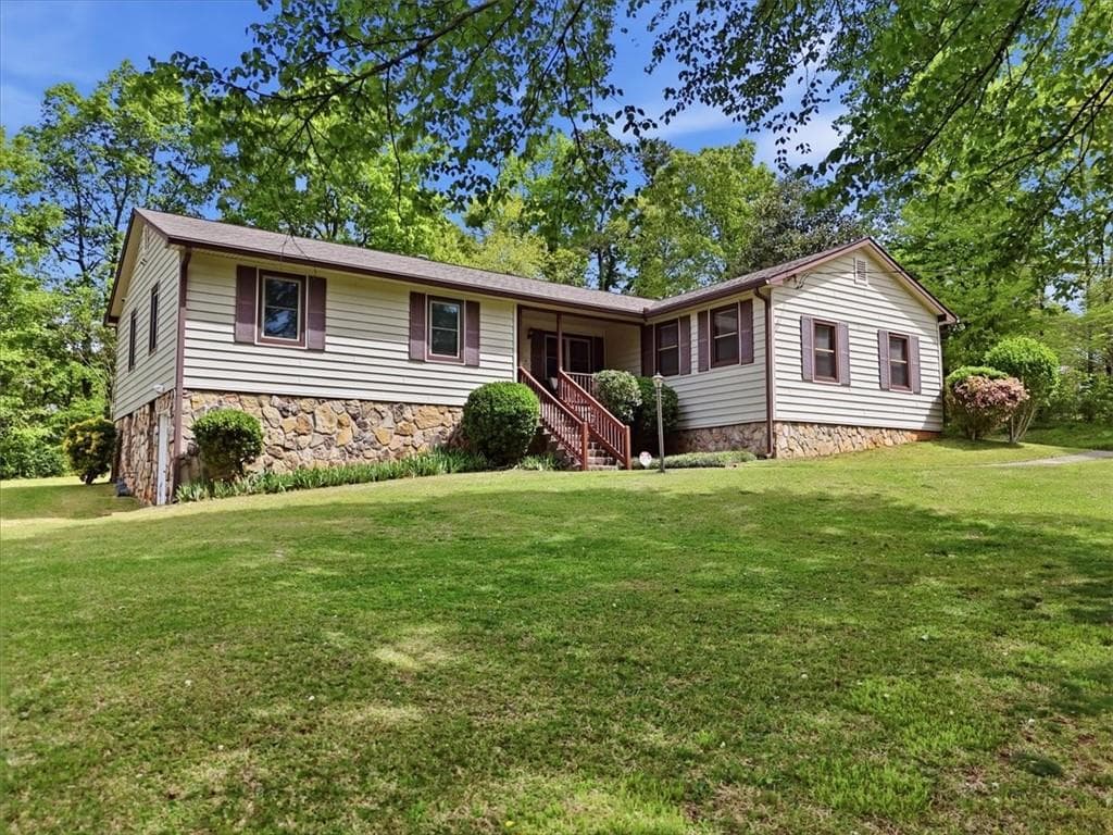4 bedroom, 3 bathroom, 1,844 sq ft single family residence sold at 271 Deidra Drive, Mableton, GA 30126
