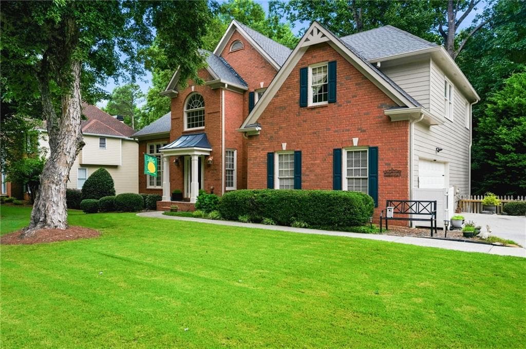 5 bedroom, 4 bathroom, 3,685 sq ft single family residence for sale at 540 Sheringham Lane, Alpharetta, GA 30005 — photo 3