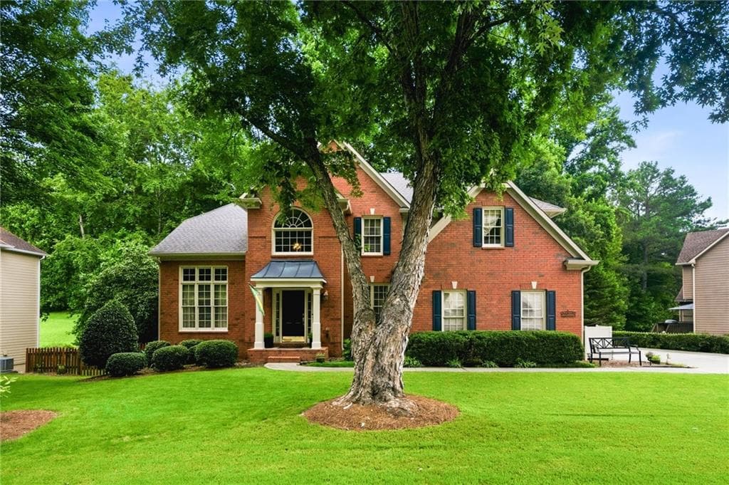 5 bedroom, 4 bathroom, 3,685 sq ft single family residence for sale at 540 Sheringham Lane, Alpharetta, GA 30005 — photo 2