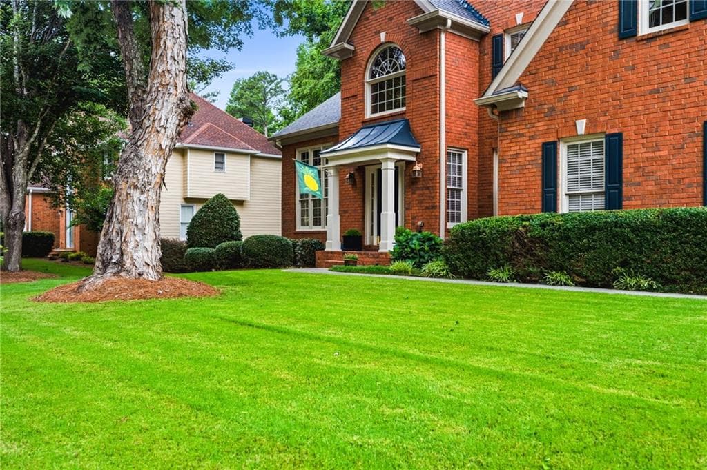 5 bedroom, 4 bathroom, 3,685 sq ft single family residence for sale at 540 Sheringham Lane, Alpharetta, GA 30005 — photo 4