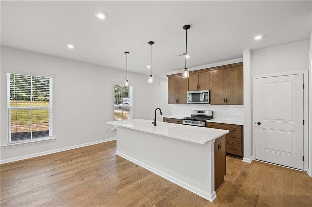 3 bedroom, 3 bathroom, 2,035 sq ft single family residence under contract at 5744 Tillman Way, Powder Springs, GA 30127 — photo 4