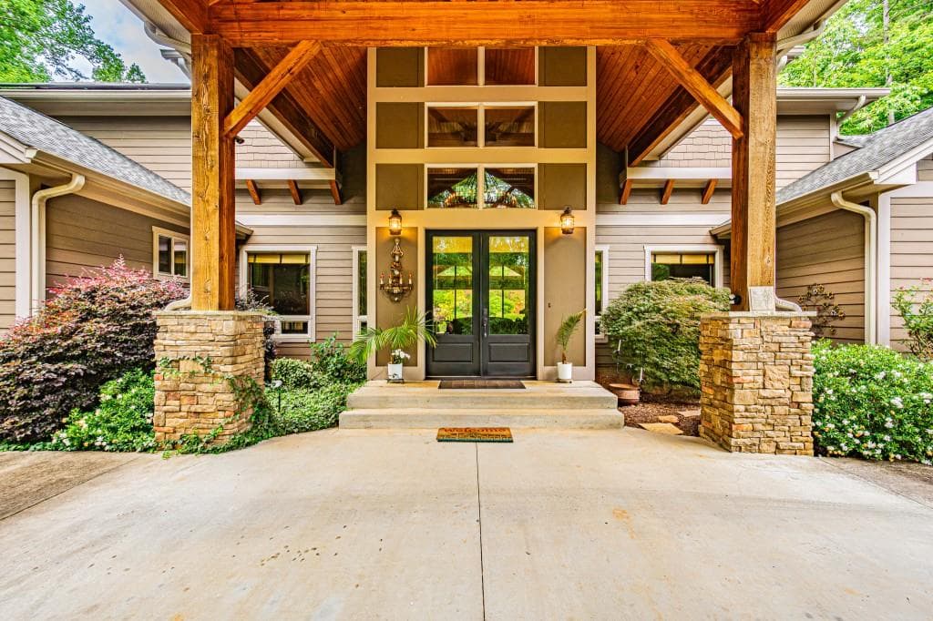 5 bedroom, 5 bathroom, 4,902 sq ft single family residence under contract at 190 Still Road, Clarkesville, GA 30523 — photo 2