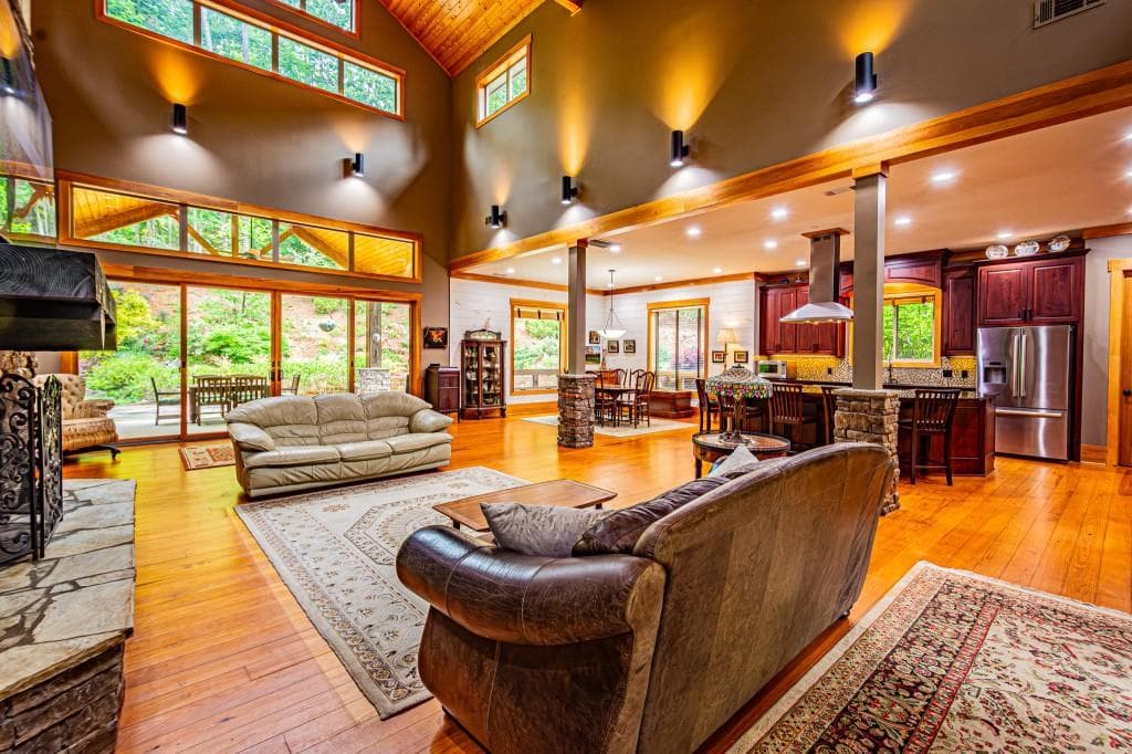 5 bedroom, 5 bathroom, 4,902 sq ft single family residence under contract at 190 Still Road, Clarkesville, GA 30523 — photo 6
