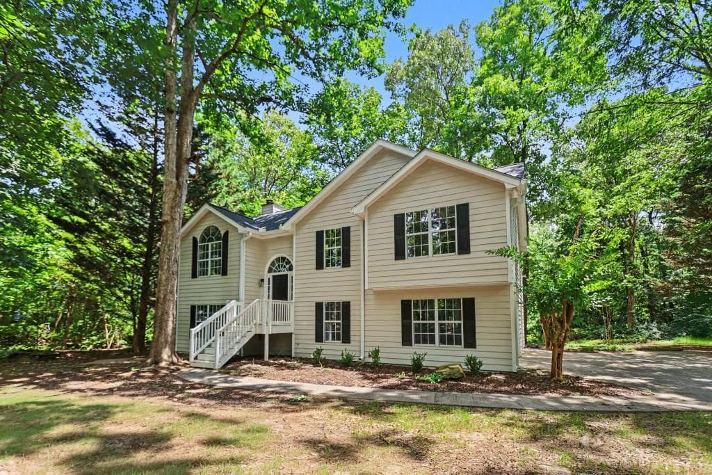 105 Creek View Drive, Hoschton, GA 30548 — most recent listing photo