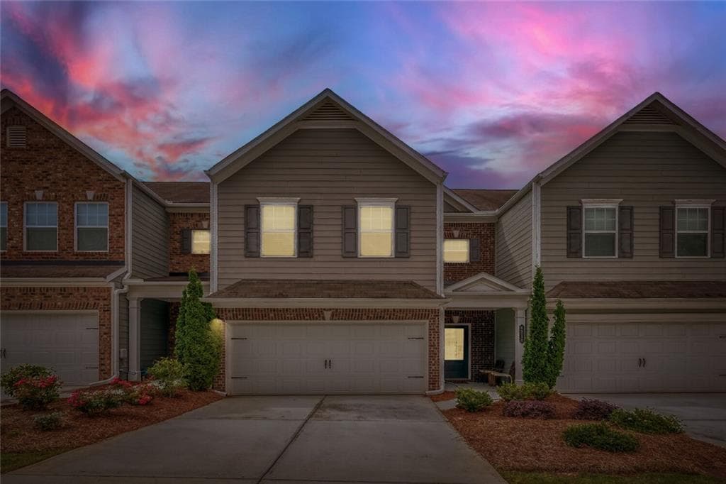3 bedroom, 3 bathroom, 1,933 sq ft townhouse for sale at 6216 Thorncrest Drive, Tucker, GA 30084 — photo 1 of 29