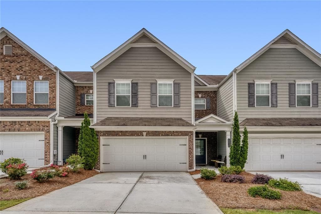 3 bedroom, 3 bathroom, 1,933 sq ft townhouse for sale at 6216 Thorncrest Drive, Tucker, GA 30084 — photo 2
