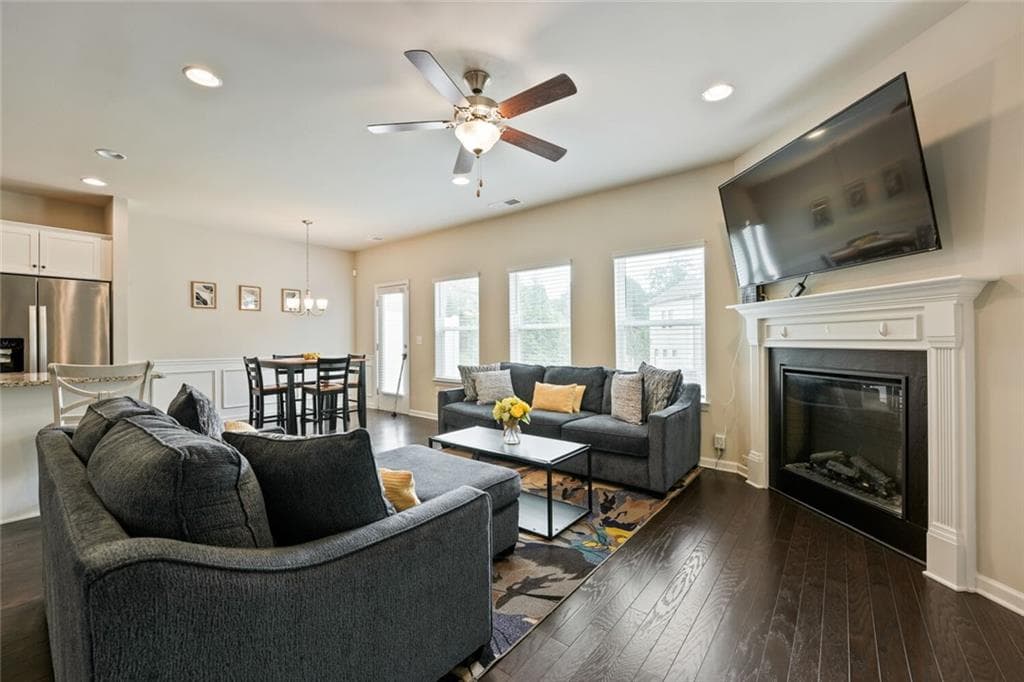 3 bedroom, 3 bathroom, 1,933 sq ft townhouse for sale at 6216 Thorncrest Drive, Tucker, GA 30084 — photo 7