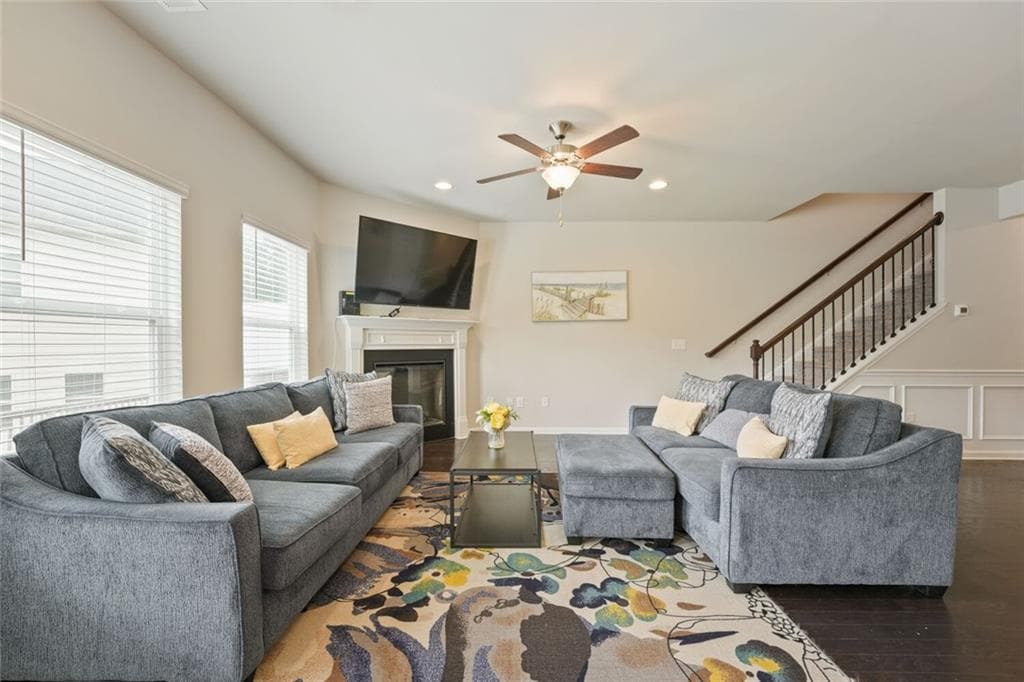 3 bedroom, 3 bathroom, 1,933 sq ft townhouse for sale at 6216 Thorncrest Drive, Tucker, GA 30084 — photo 8