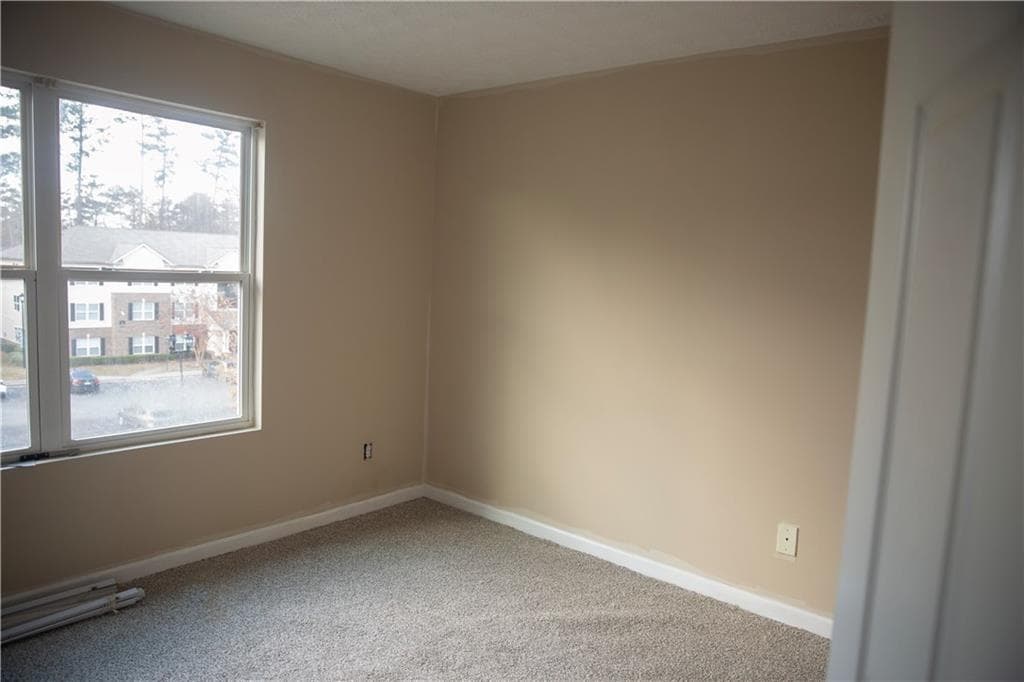 3 bedroom, 2 bathroom, 1,292 sq ft condominium for sale at 12301 Fairington Ridge Circle, Lithonia, GA 30038 — photo 4