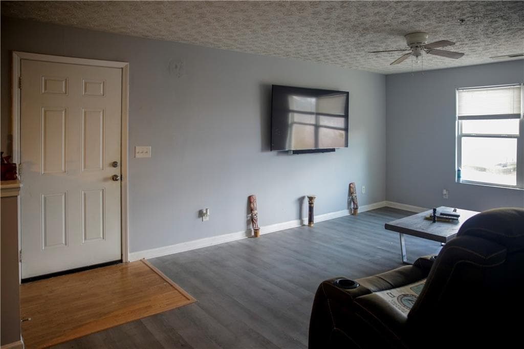 3 bedroom, 2 bathroom, 1,292 sq ft condominium for sale at 12301 Fairington Ridge Circle, Lithonia, GA 30038 — photo 5