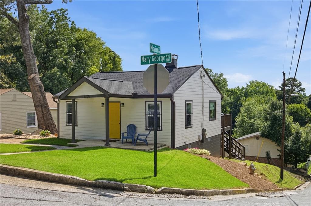 4 bedroom, 2 bathroom, 1,144 sq ft single family residence for sale at 1756 Mary George Avenue, Atlanta, GA 30318 — photo 3
