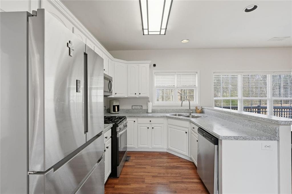 4 bedroom, 3 bathroom, 3,245 sq ft single family residence under contract at 3942 Birdie Drive, Douglasville, GA 30134 — photo 3