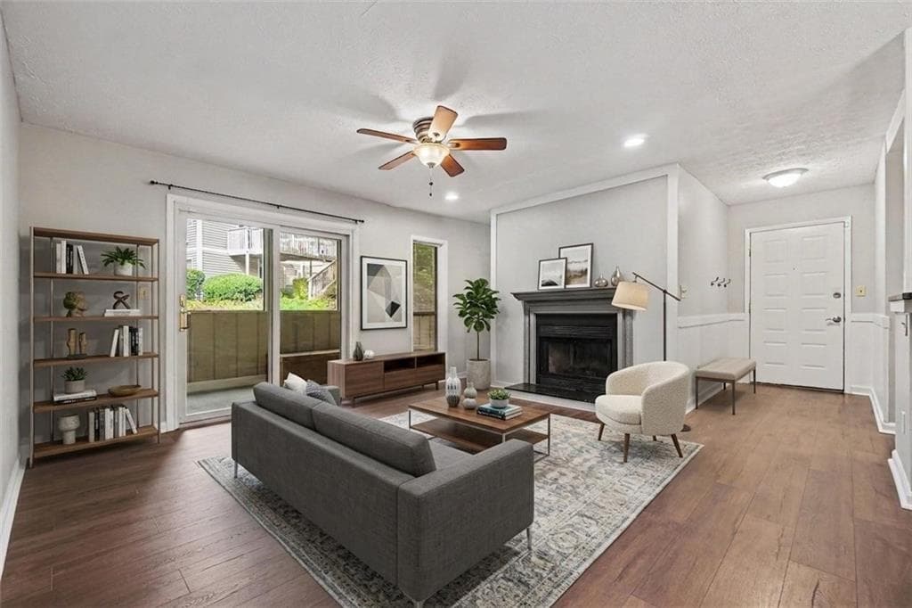 2 bedroom, 1 bathroom, 1,126 sq ft condominium under contract at 616 Wynnes Ridge Circle, Marietta, GA 30067 — photo 2