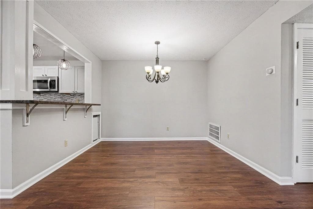 2 bedroom, 1 bathroom, 1,126 sq ft condominium under contract at 616 Wynnes Ridge Circle, Marietta, GA 30067 — photo 10