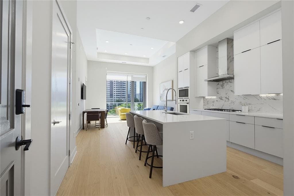 1 bedroom, 2 bathroom, 936 sq ft condominium for rent at 40 12th Street 802, Atlanta, GA 30309 for $4,100 a month — photo 1 of 35
