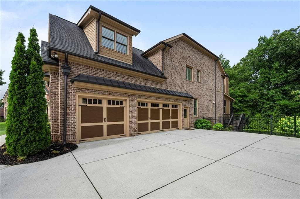 6 bedroom, 6 bathroom, 6,200 sq ft single family residence for sale at 2220 Cambridge Hill Court, Dacula, GA 30019 — photo 4