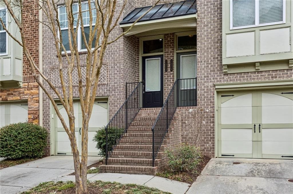 3 bedroom, 4 bathroom, 2,283 sq ft townhouse for sale at 1972 Cobblestone Circle, Atlanta, GA 30319 — photo 2
