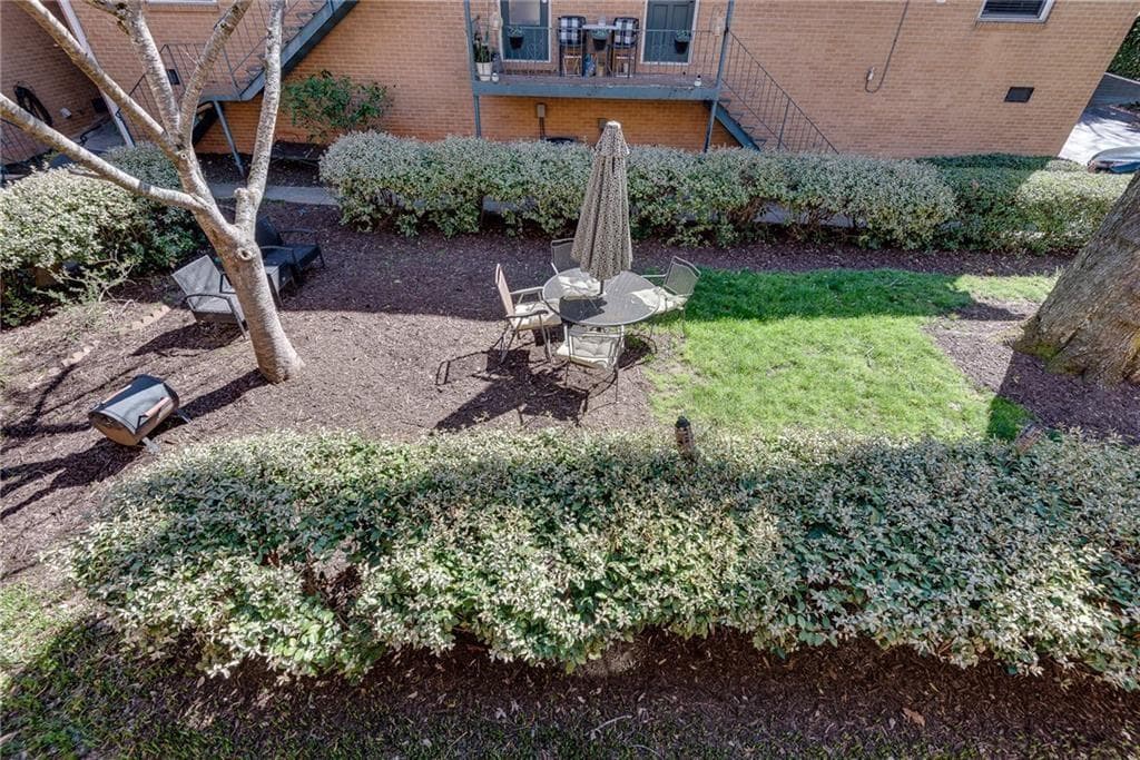 2 bedroom, 2 bathroom, 1,000 sq ft condominium under contract at 3510 Roswell Road H1, Atlanta, GA 30326 — photo 7