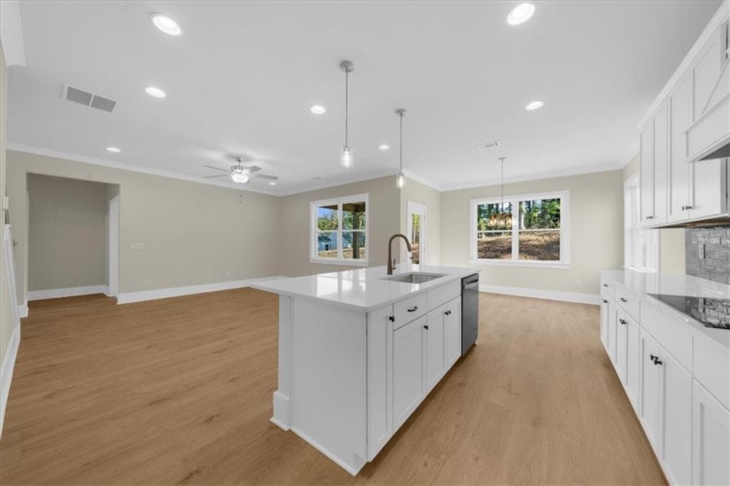 4 bedroom, 3 bathroom, 2,622 sq ft single family residence for sale at 5582 Overview Drive, Flowery Branch, GA 30542 — photo 9