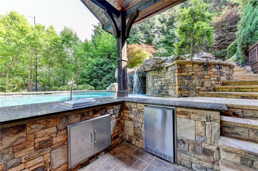 7 bedroom, 9 bathroom, 9,330 sq ft single family residence under contract at 8130 FORMBY Court, Duluth, GA 30097 — photo 7