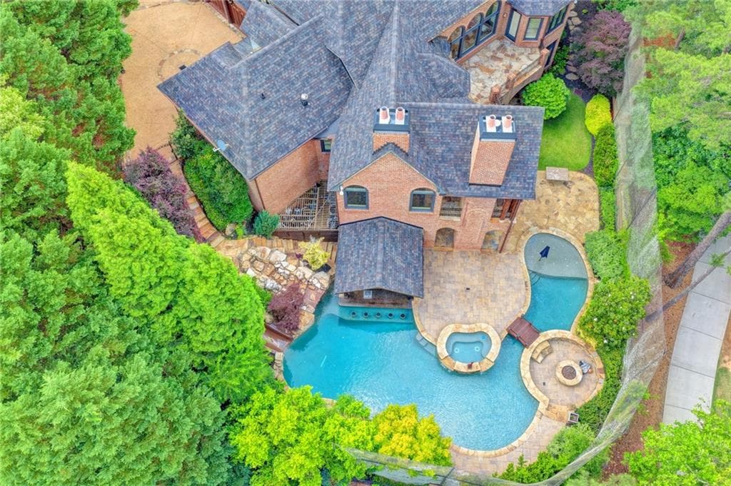 7 bedroom, 9 bathroom, 9,330 sq ft single family residence under contract at 8130 FORMBY Court, Duluth, GA 30097 — photo 4