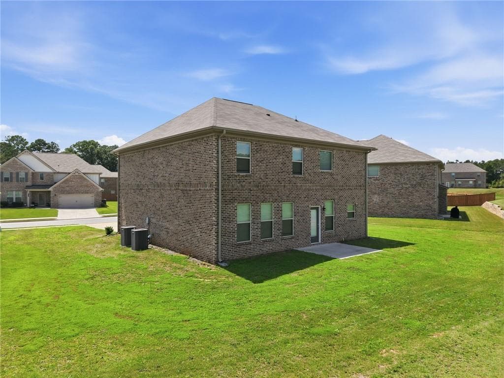 4 bedroom, 3 bathroom, 2,726 sq ft single family residence under contract at 417 Sawmill Trace, Hampton, GA 30228 — photo 7
