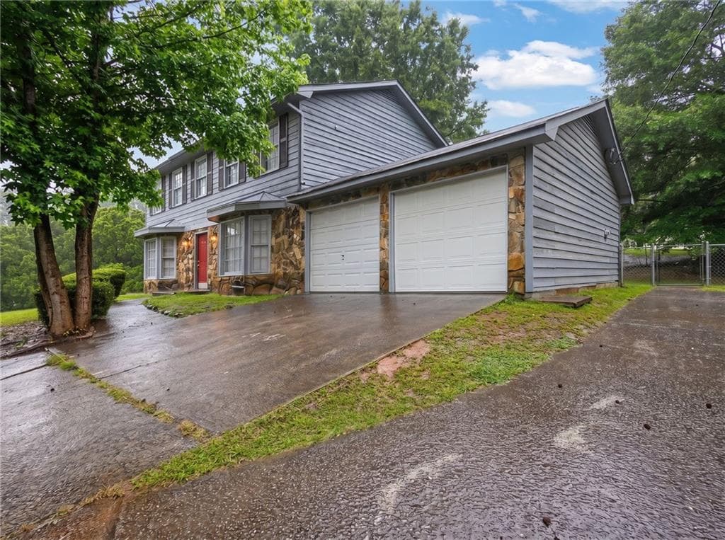 3 bedroom, 3 bathroom, 1,756 sq ft single family residence for sale at 8673 Plumtree Drive, Riverdale, GA 30274 — photo 2