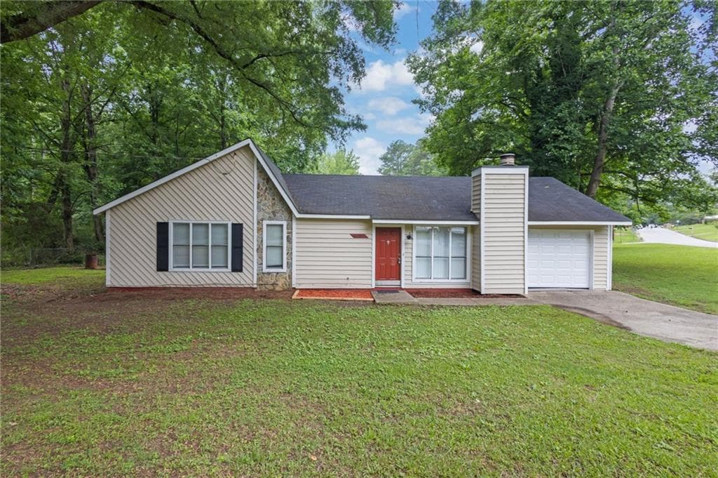 3 bedroom, 2 bathroom, 1,080 sq ft single family residence for sale at 8997 Huntwood Lane, Riverdale, GA 30274