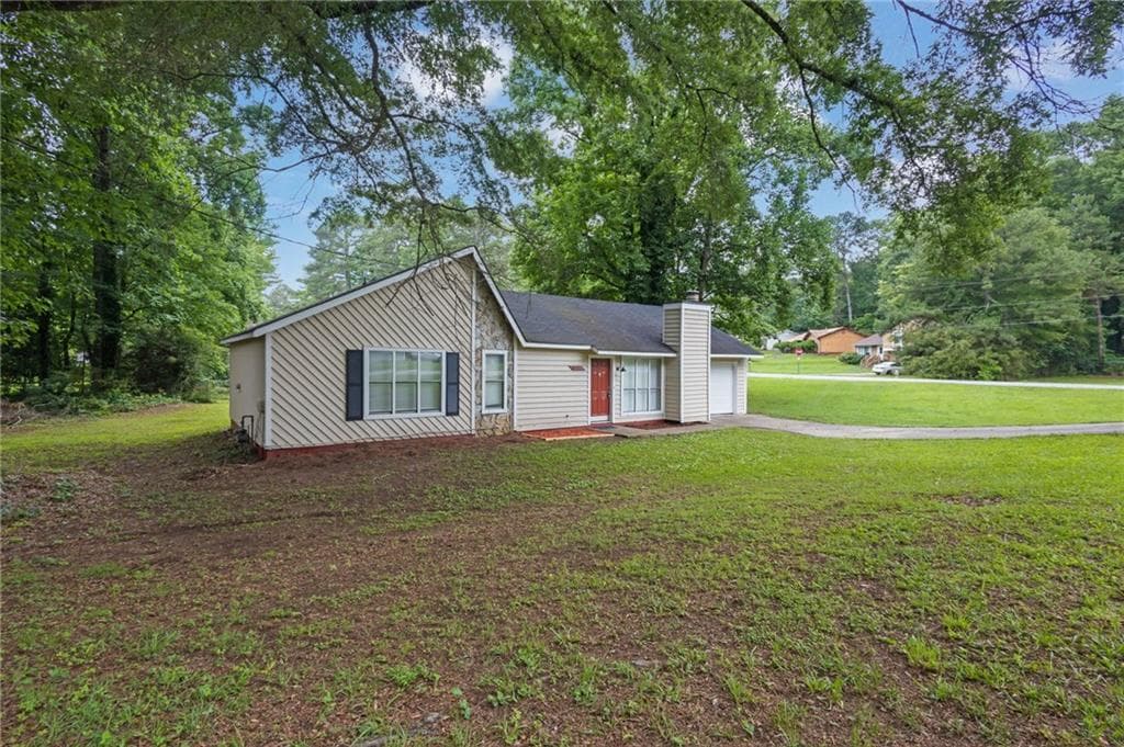 3 bedroom, 2 bathroom, 1,080 sq ft single family residence for sale at 8997 Huntwood Lane, Riverdale, GA 30274 — photo 2