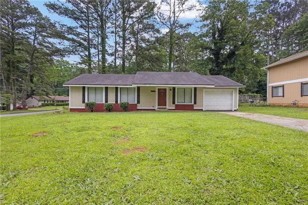3 bedroom, 2 bathroom, 1,080 sq ft single family residence for sale at 8998 Hurst Court, Jonesboro, GA 30238 — photo 2