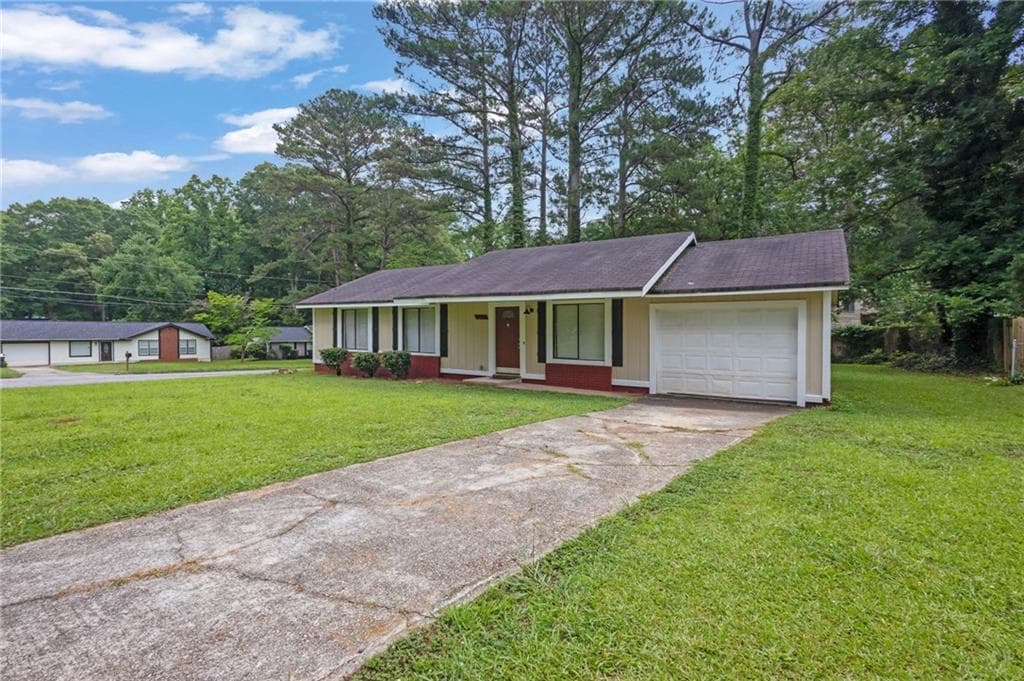 3 bedroom, 2 bathroom, 1,080 sq ft single family residence for sale at 8998 Hurst Court, Jonesboro, GA 30238 — photo 3