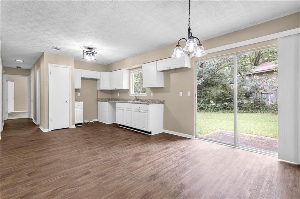 3 bedroom, 2 bathroom, 1,080 sq ft single family residence for sale at 8998 Hurst Court, Jonesboro, GA 30238 — photo 5