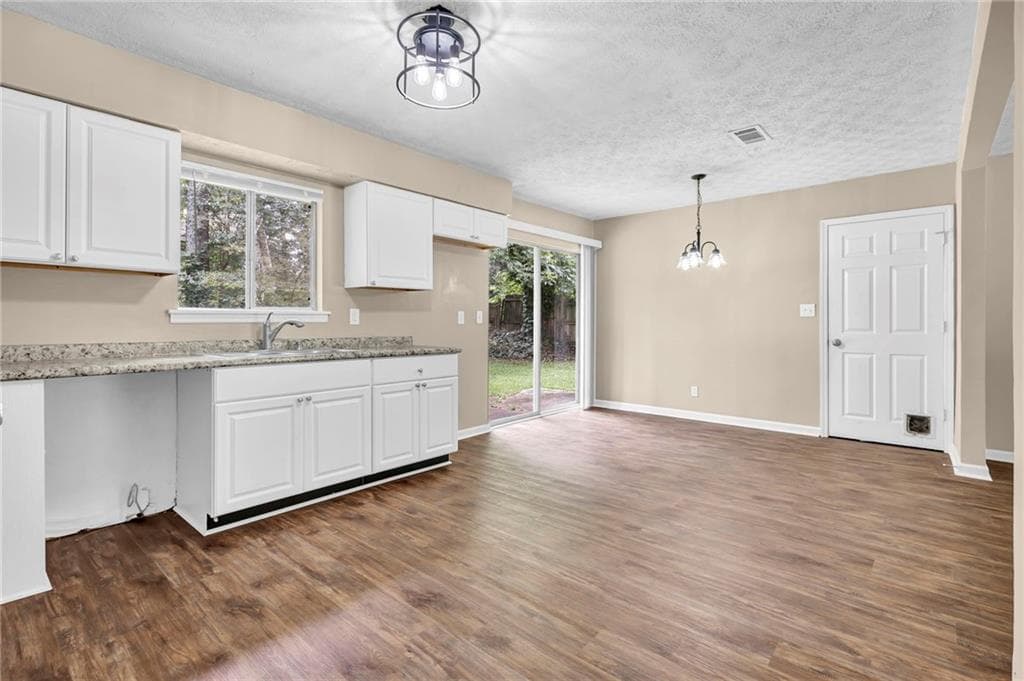3 bedroom, 2 bathroom, 1,080 sq ft single family residence for sale at 8998 Hurst Court, Jonesboro, GA 30238 — photo 8
