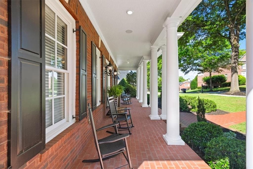 5 bedroom, 6 bathroom, 6,800 sq ft single family residence under contract at 4516 Meadow Club Drive, Suwanee, GA 30024 — photo 5