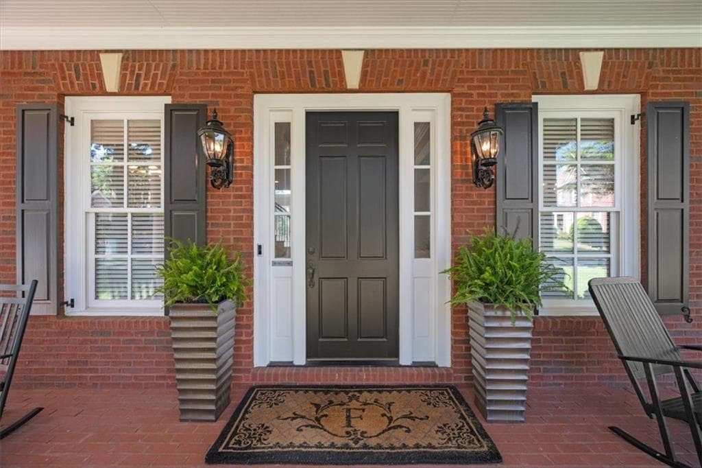 5 bedroom, 6 bathroom, 6,800 sq ft single family residence under contract at 4516 Meadow Club Drive, Suwanee, GA 30024 — photo 4