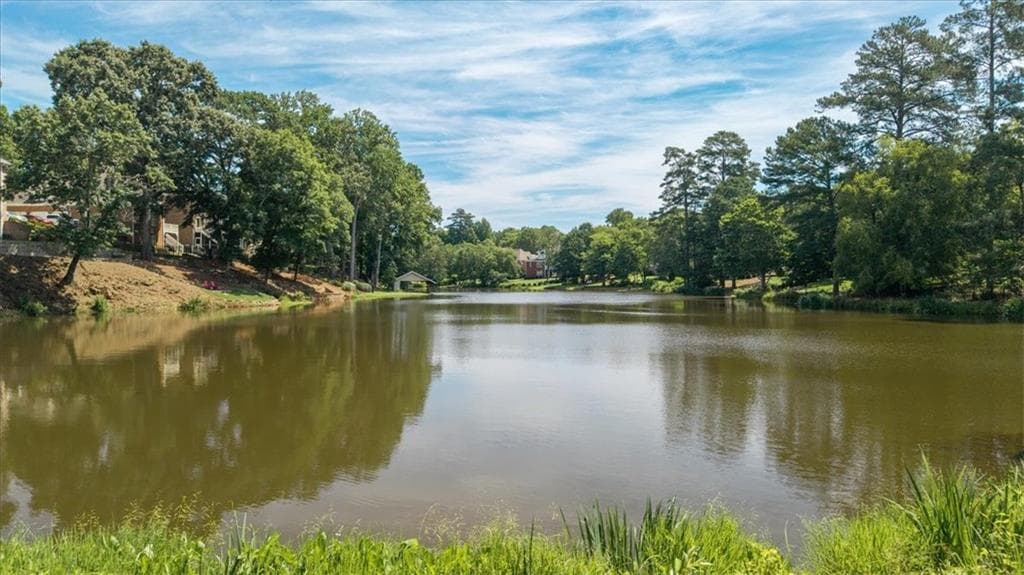 5 bedroom, 6 bathroom, 6,800 sq ft single family residence under contract at 4516 Meadow Club Drive, Suwanee, GA 30024 — photo 3