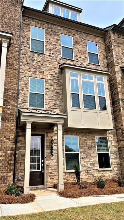 4 bedroom, 4 bathroom, 2,338 sq ft townhouse for rent at 3758 Duke Center Way, Peachtree Corners, GA 30092 for $4,000 a month — photo 1 of 37