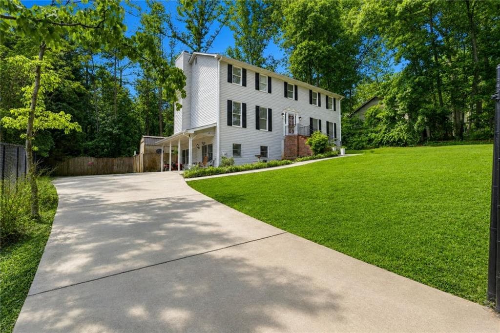 4 bedroom, 4 bathroom, 3,766 sq ft single family residence for sale at 305 Saint Patrick Drive, Mableton, GA 30126 — photo 2