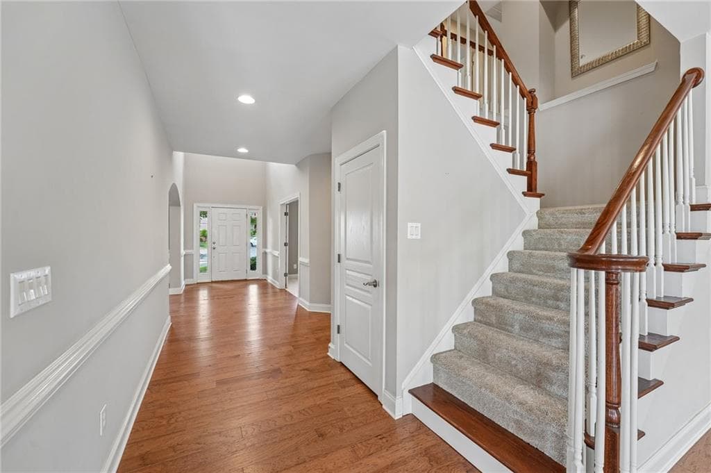 5 bedroom, 5 bathroom, 5,858 sq ft single family residence under contract at 4335 Darian Court, Cumming, GA 30041 — photo 3
