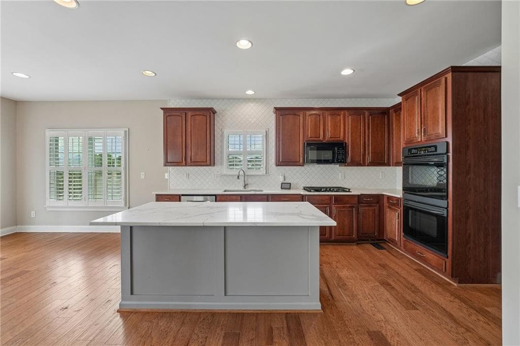 5 bedroom, 5 bathroom, 5,858 sq ft single family residence under contract at 4335 Darian Court, Cumming, GA 30041 — photo 8