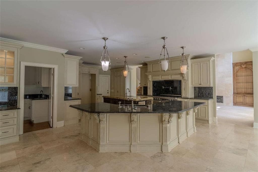 5 bedroom, 6 bathroom, 8,430 sq ft single family residence for sale at 818 Natchez Valley Trace, Grayson, GA 30017 — photo 5