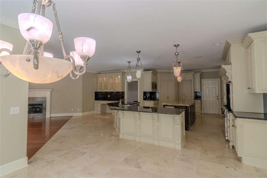 5 bedroom, 6 bathroom, 8,430 sq ft single family residence for sale at 818 Natchez Valley Trace, Grayson, GA 30017 — photo 7