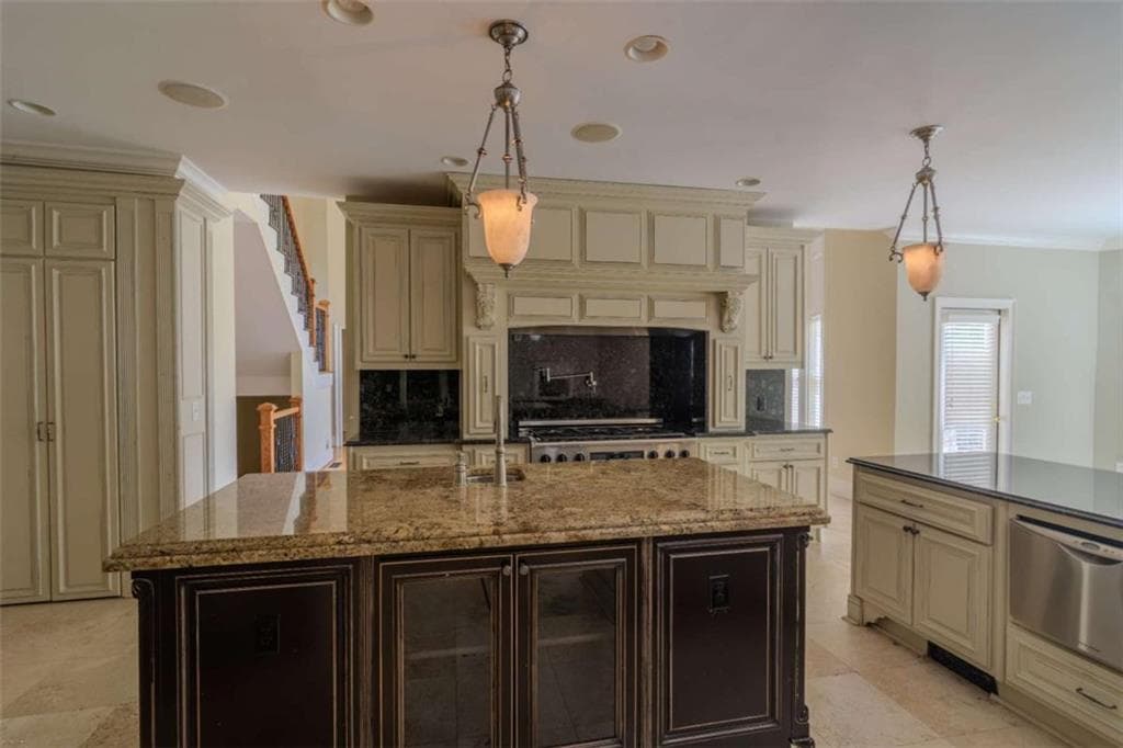 5 bedroom, 6 bathroom, 8,430 sq ft single family residence for sale at 818 Natchez Valley Trace, Grayson, GA 30017 — photo 9
