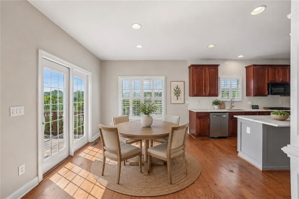 5 bedroom, 5 bathroom, 5,858 sq ft single family residence under contract at 4335 Darian Court, Cumming, GA 30041 — photo 10