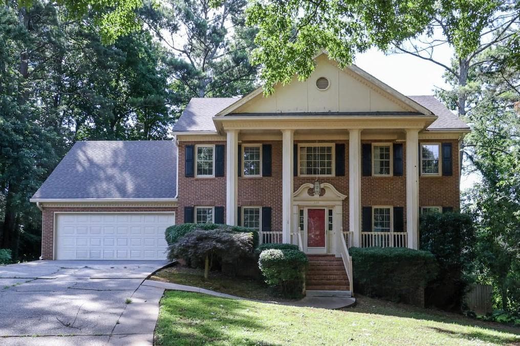 5 bedroom, 3 bathroom, 3,498 sq ft single family residence for sale at 4128 Mayflower Court, Lilburn, GA 30047 — photo 2