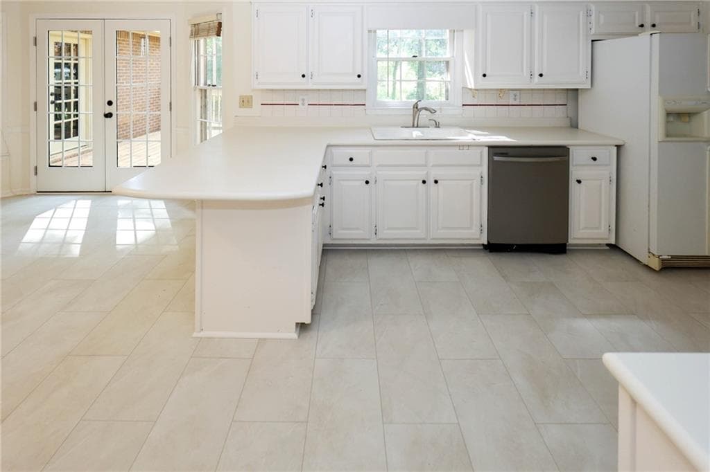 5 bedroom, 3 bathroom, 3,498 sq ft single family residence for sale at 4128 Mayflower Court, Lilburn, GA 30047 — photo 10